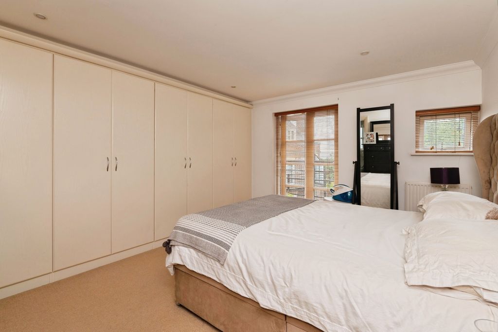 Additional image 11 of 3 bed flat for saleAlexander Mews, High Street, Billericay, Essex CM12
