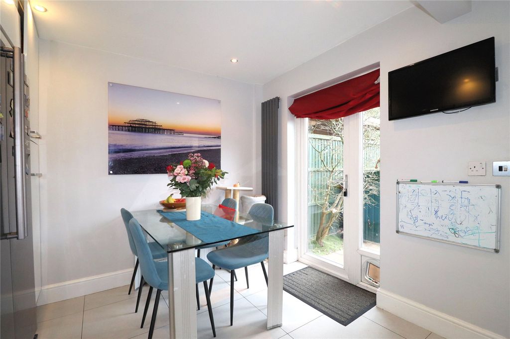 Additional image 13 of 3 bed semi-detached house for saleWoking, Surrey GU21