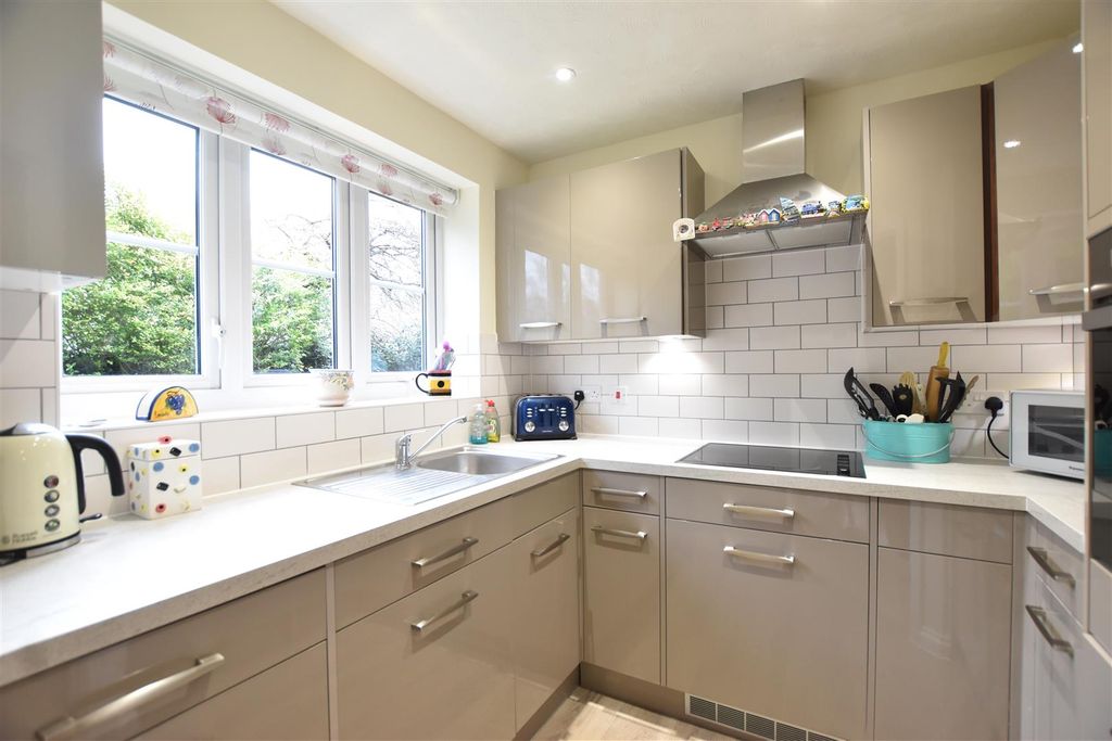 Additional image 3 of 1 bed property for saleLeatherhead Road, Ashtead KT21