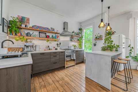 Raleigh Gardens, Brixton, London SW2