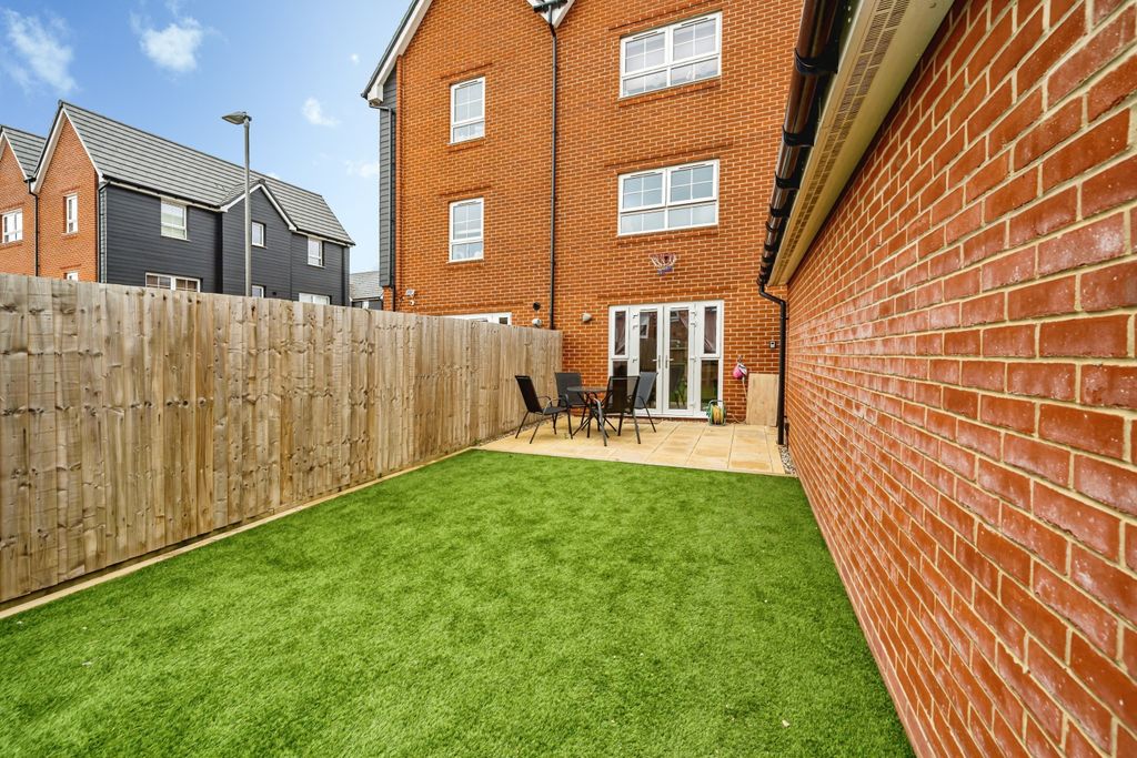 Additional image 16 of 4 bed town house for saleGrand Junction, Aylesbury HP22