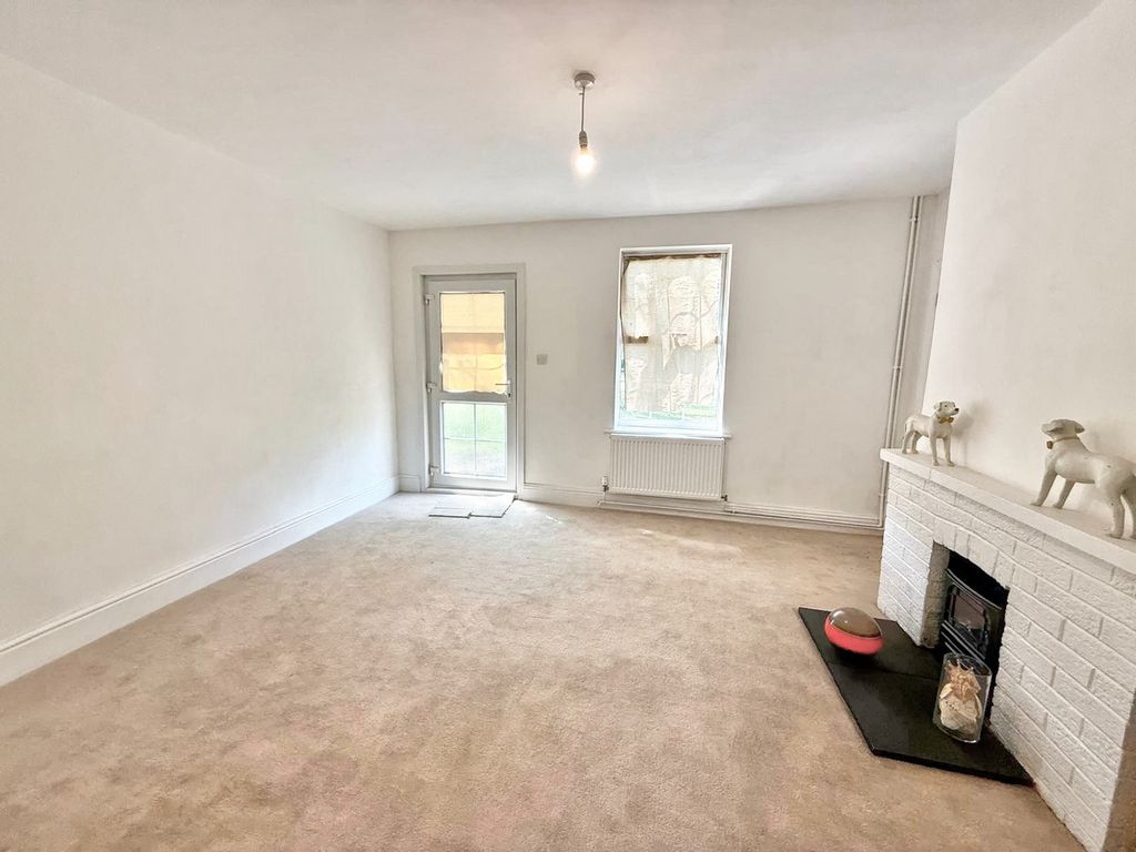 4 bed terraced house for saleManchester Square, Barton-Upon-Humber DN19 photo 3