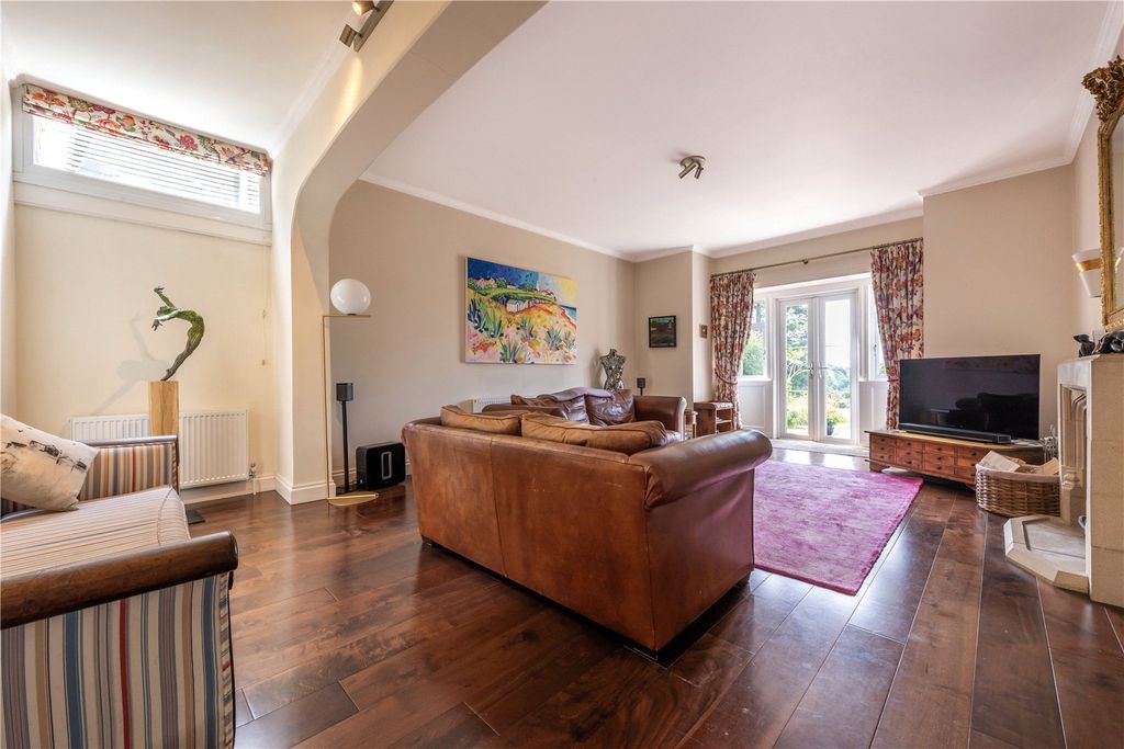 3 bed flat for saleSandy Lane, Betchworth, Surrey RH3 photo 3