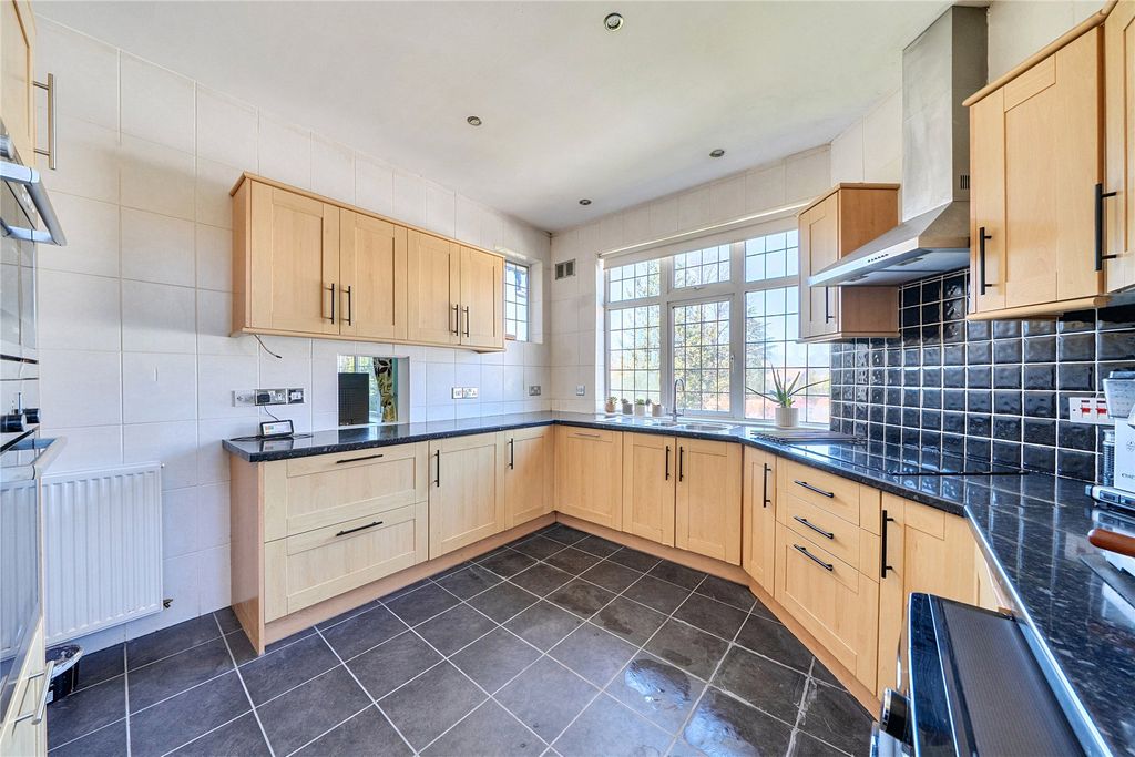 Additional image 17 of 3 bed flat for saleFoxgrove Road, Beckenham BR3