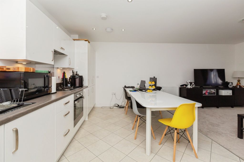 Additional image 9 of 2 bed flat for salePurssell Road, Weston Turville, Aylesbury HP22