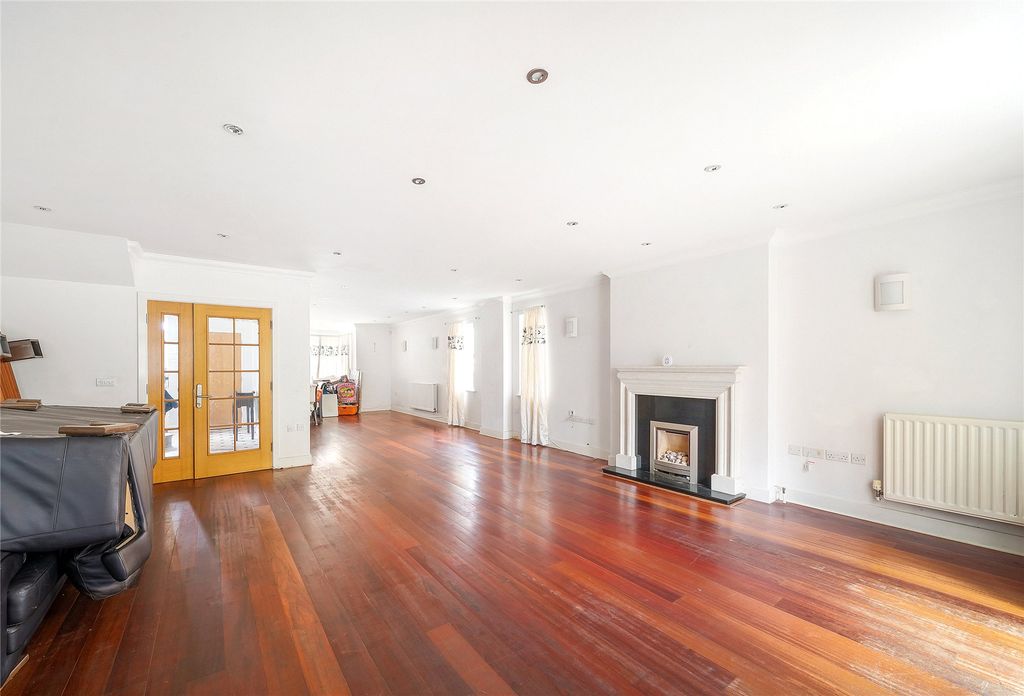 Additional image 2 of 4 bed detached house for saleDeveraux Close, Beckenham BR3