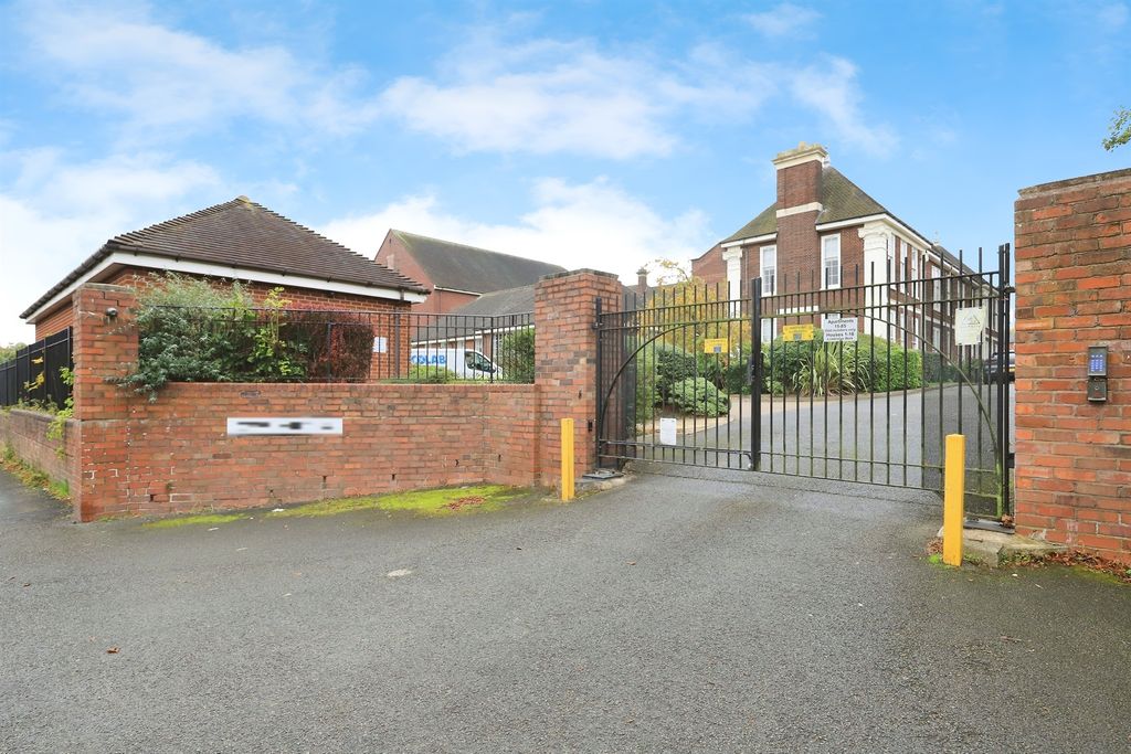 Additional image 12 of 2 bed flat for saleLowbridge Walk, Bilston WV14