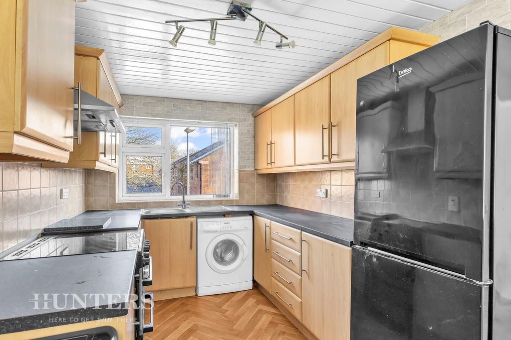 1 bed flat for saleMerlin Close, Oldham OL8 photo 3
