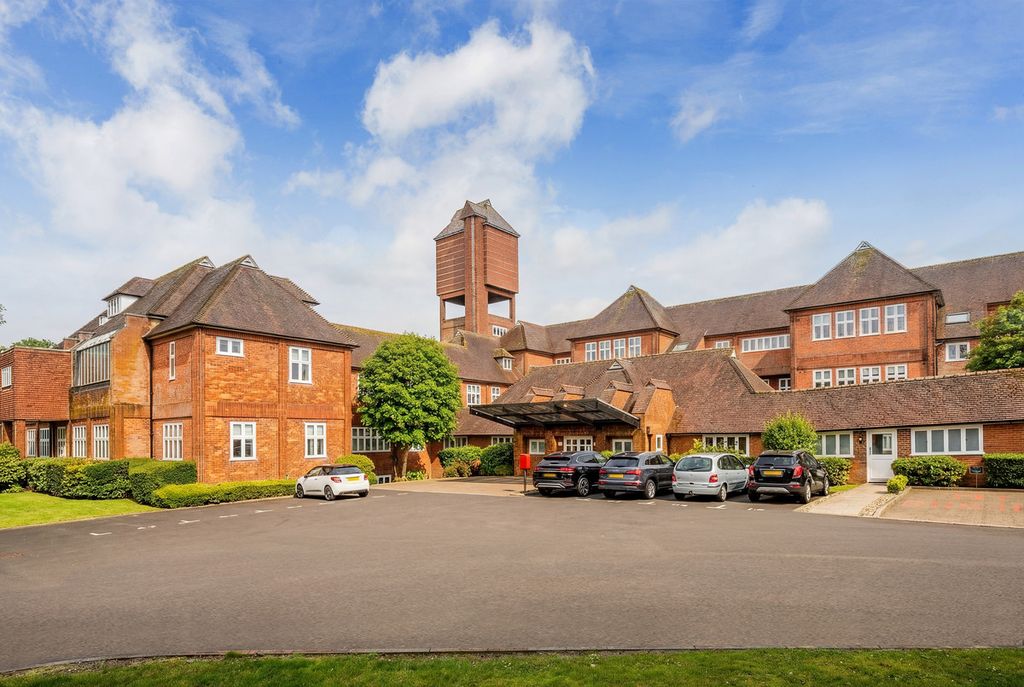 Additional image 3 of 2 bed flat for saleElizabeth Drive, Banstead SM7