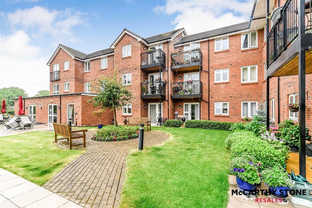 2 bed flat for saleMiller Place, High View, Bedford MK41