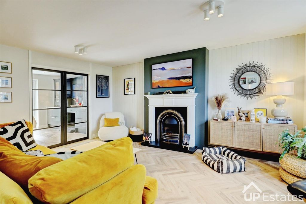 Additional image 5 of 6 bed detached house for saleGleneagles Close, Great Denham, Bedford MK40