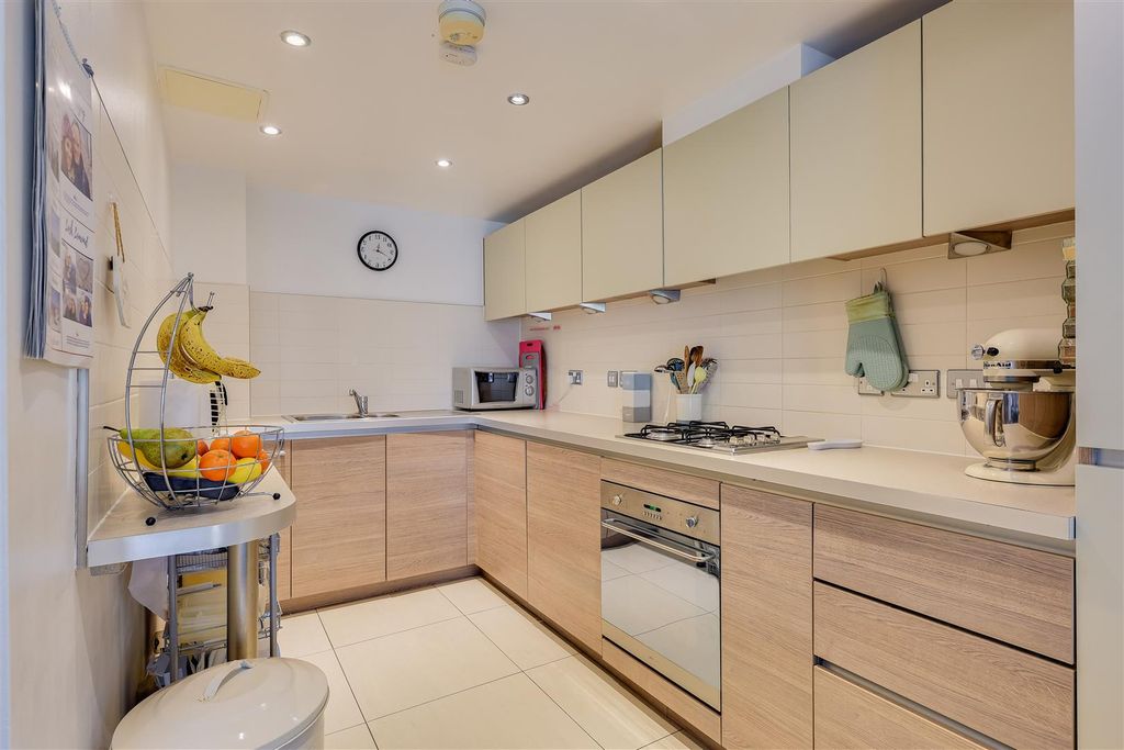 Additional image 8 of 2 bed maisonette for salePepys Court, Cambridge CB4