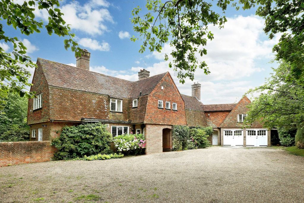 6 bed detached house for salePenn Road, Beaconsfield HP9