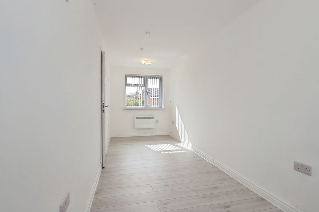 Additional image 13 of 4 bed semi-detached house for saleSheaves Close, Bilston, West Midlands WV14