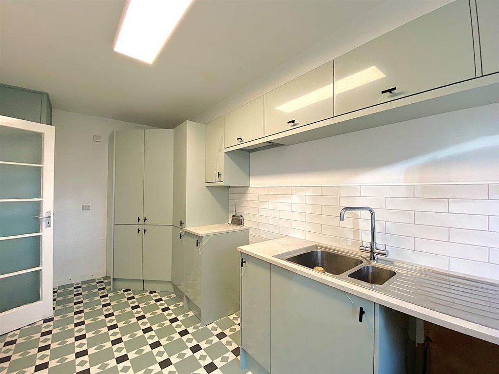 Additional image 12 of 2 bed flat for saleWest Parade, Bexhill-On-Sea TN39