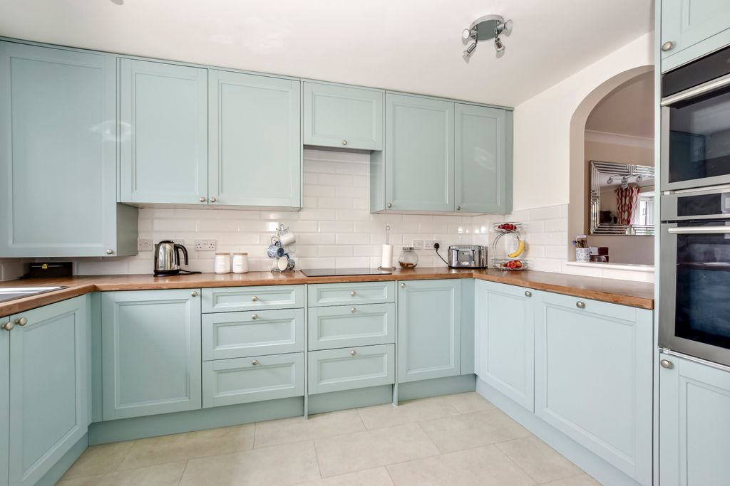 Additional image 2 of 4 bed semi-detached house for saleMargaret Close, Abbots Langley WD5
