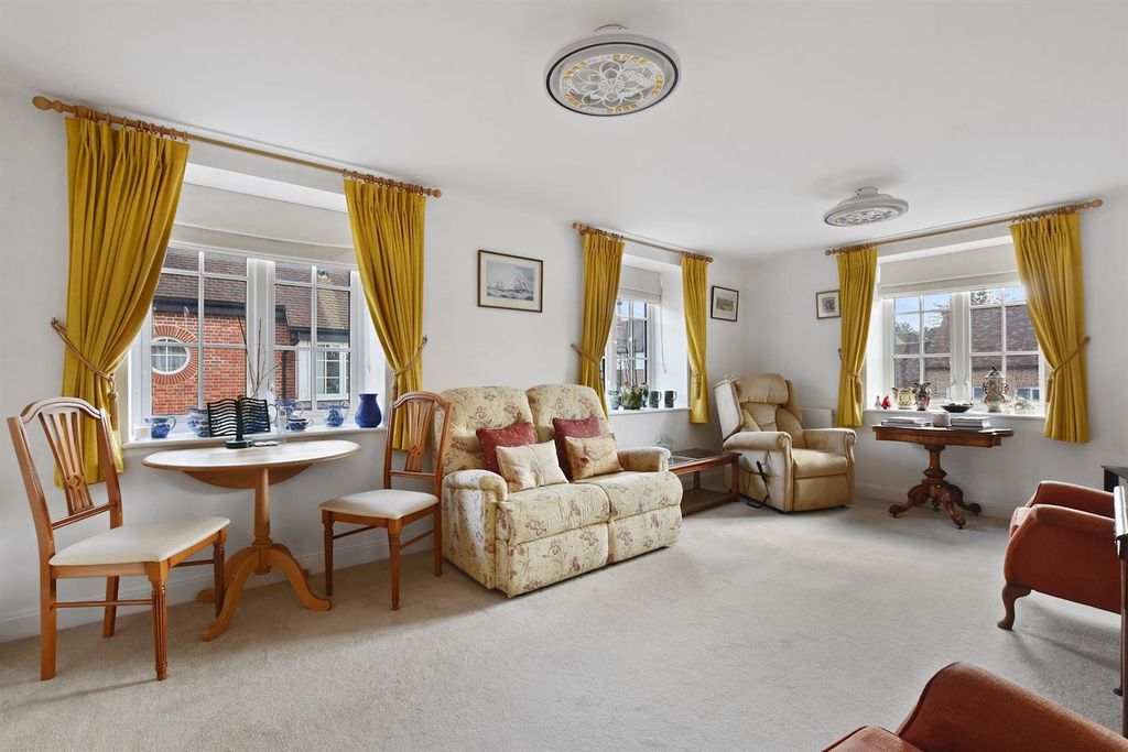 2 bed flat for sale59-61 The Broadway, Amersham HP7