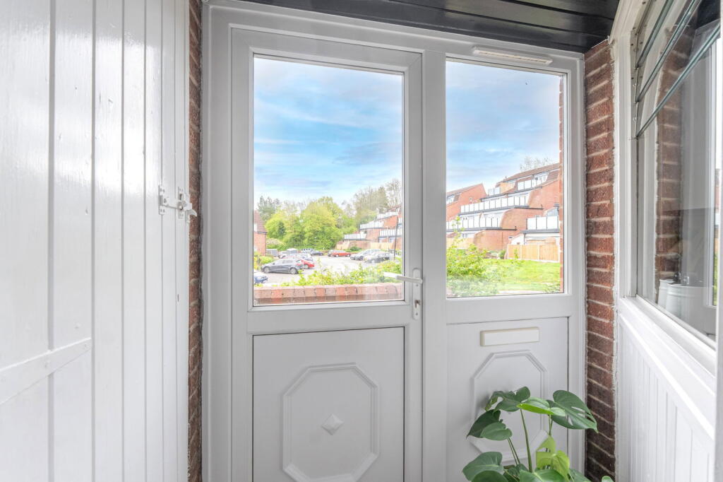 105 High Trees Close, Redditch, B98 7XL photo 2