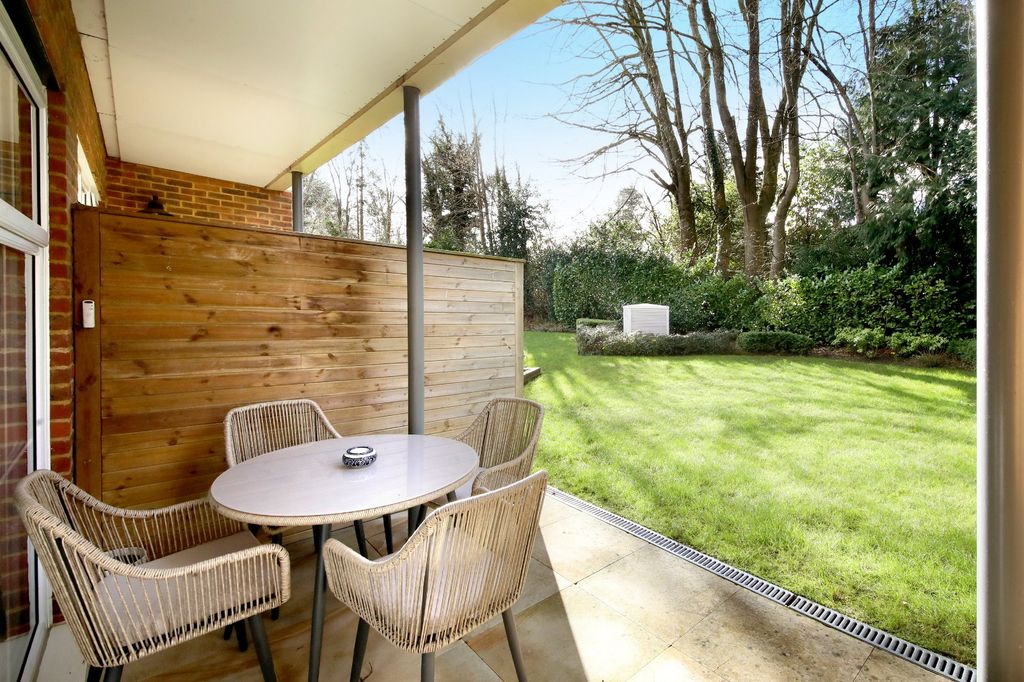 Additional image 10 of 2 bed flat for saleStation Road, Beaconsfield, Buckinghamshire HP9
