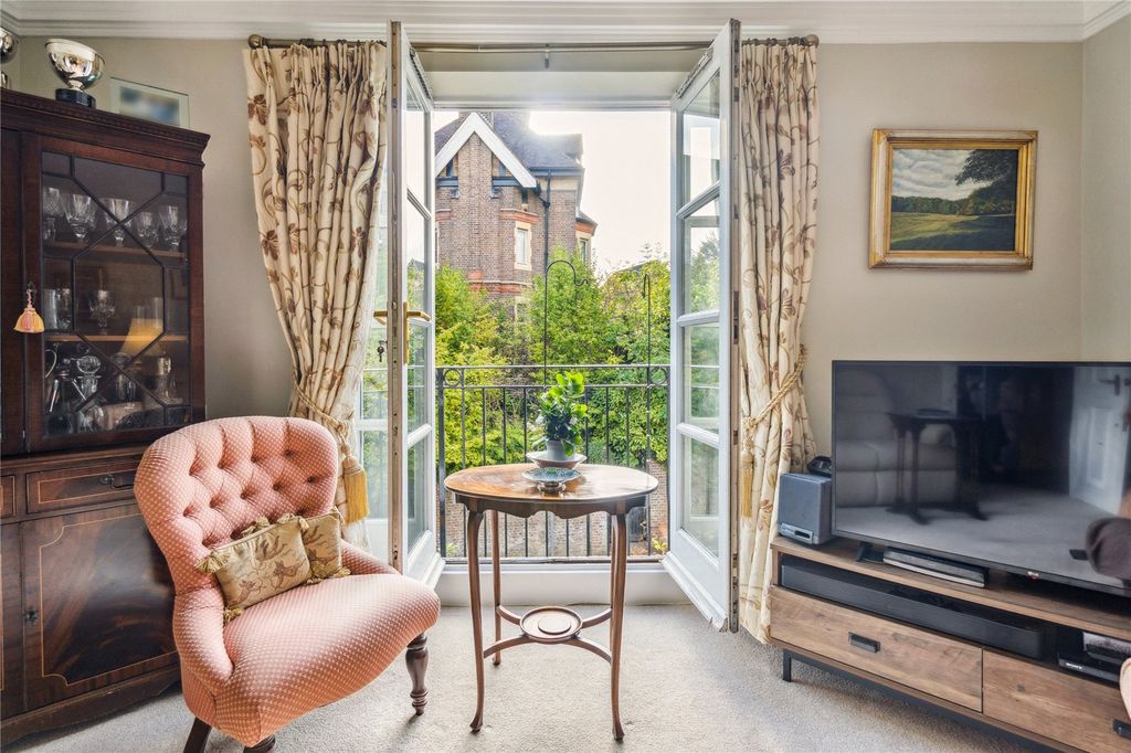 Additional image 9 of 2 bed flat for saleChesham Road, Berkhamsted, Hertfordshire HP4