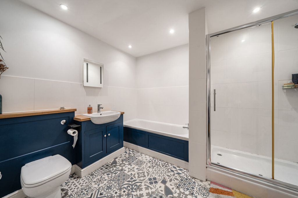 Additional image 5 of 2 bed flat for saleBromley Road, Beckenham BR3