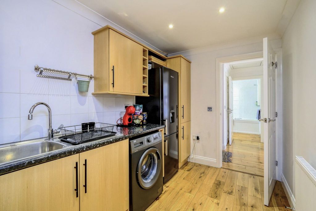 Additional image 7 of 2 bed flat for saleHankins Court, Winchester, Hampshire SO24
