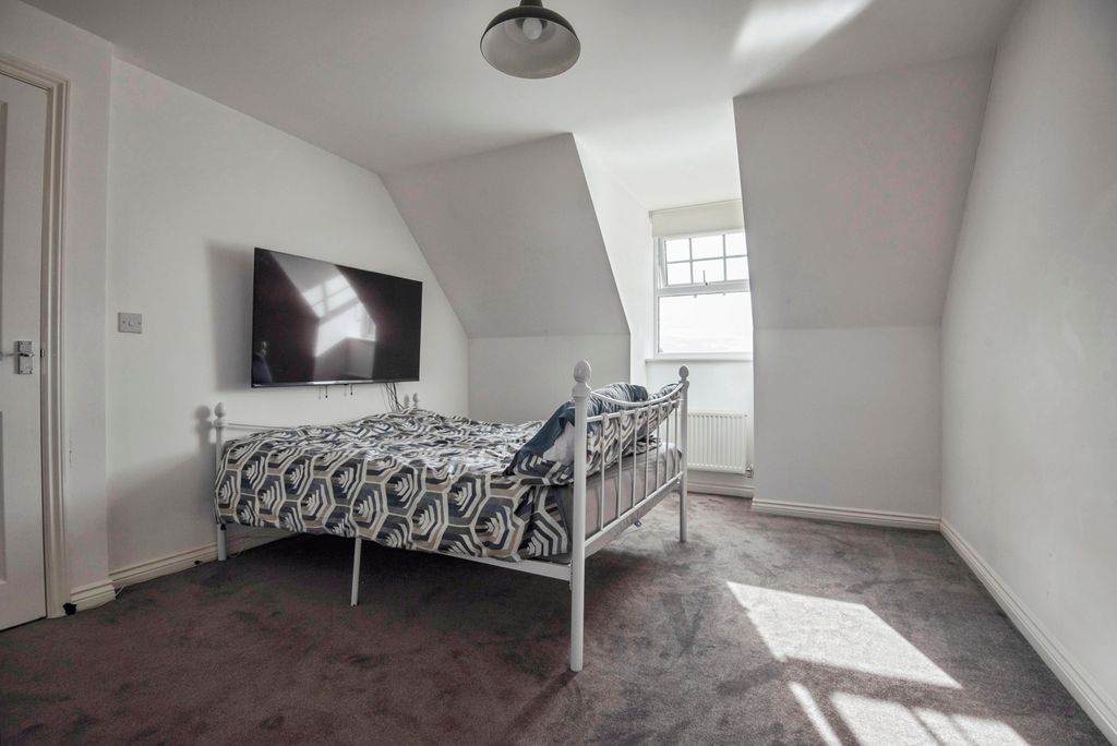 Additional image 12 of 5 bed town house for saleWalton Grove, Biggleswade, Bedfordshire SG18