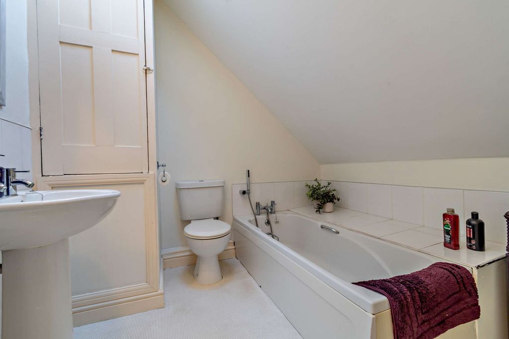 Additional image 25 of 5 bed property for saleOxford Road, Banbury OX16