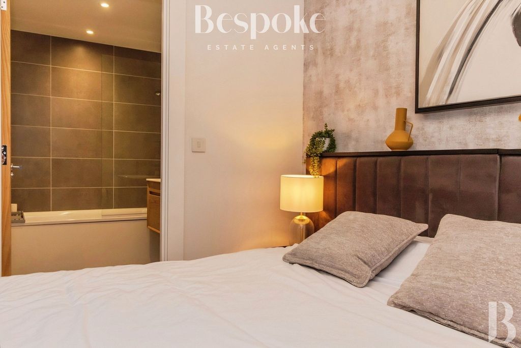 Additional image 3 of 2 bed flat for saleSunapee Road, Reading RG2