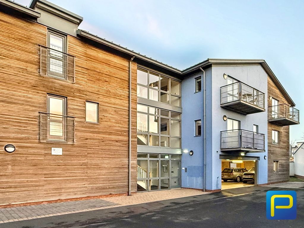 2 bed flat for saleThe Viking, Seahouses NE68 photo 2