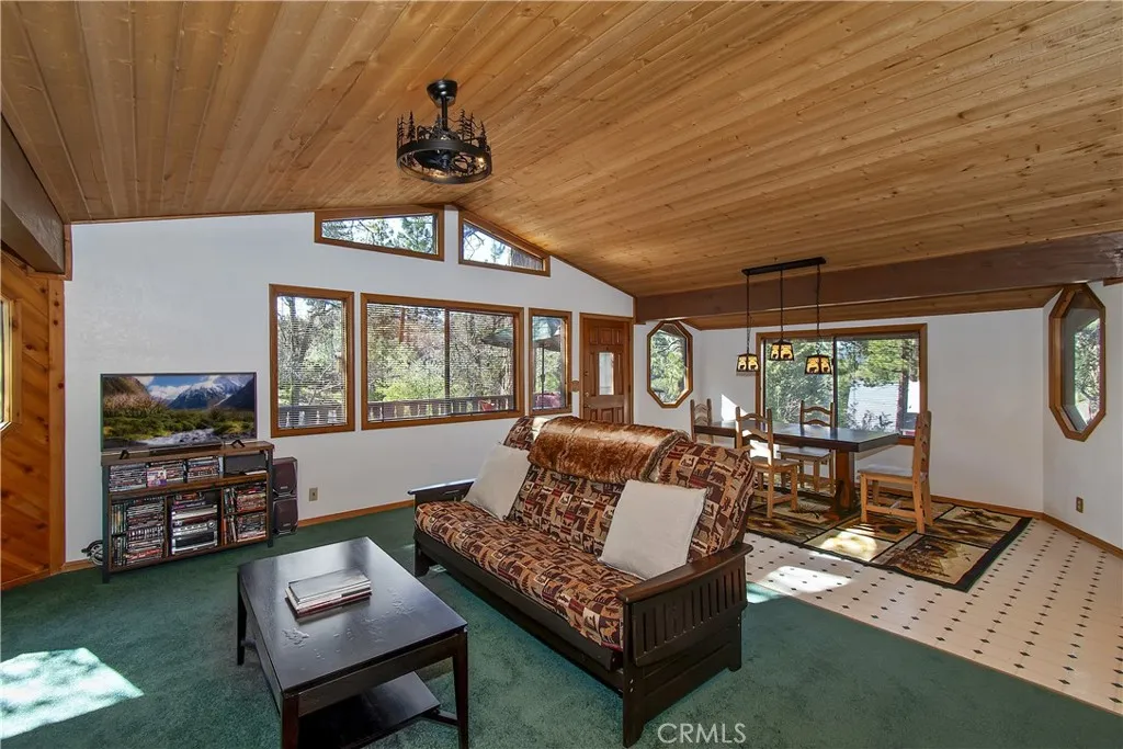 Additional image 11 of 843 Victoria Ln, Sugarloaf, CA 92386