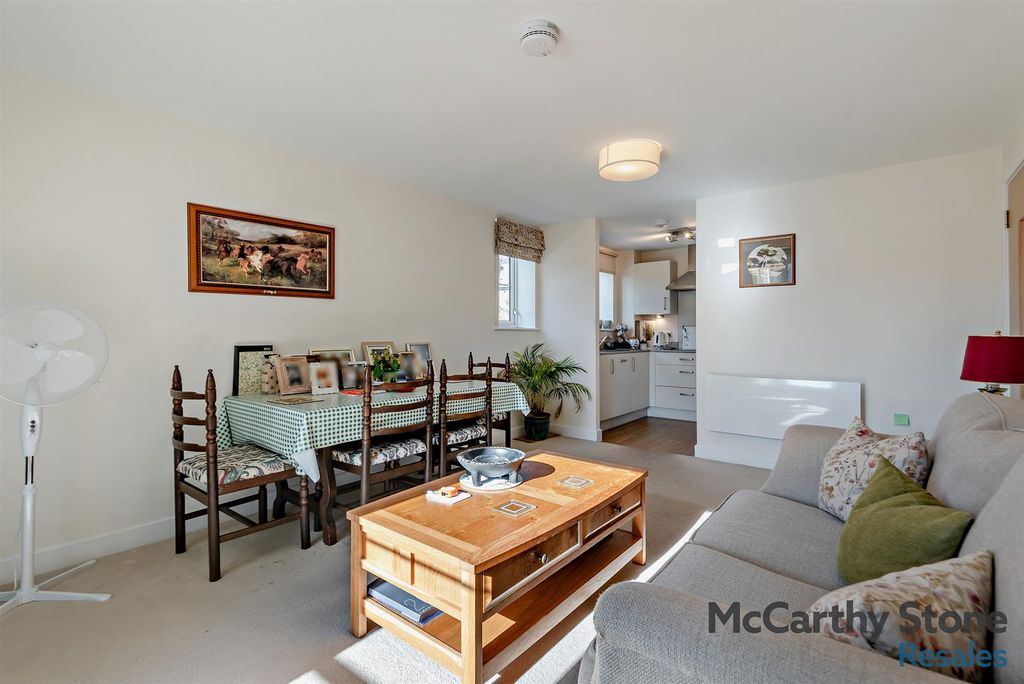 Additional image 3 of 2 bed flat for saleQueen Elizabeth Place, Orchard Lane, Alton GU34