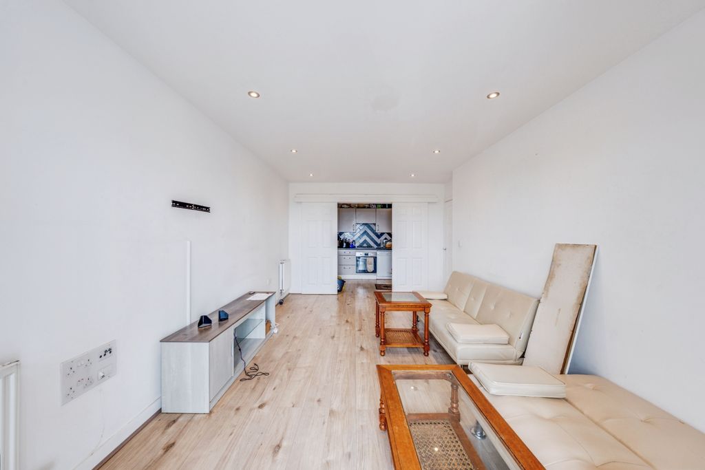 Additional image 7 of 2 bed flat for saleMorris Drive, Belvedere DA17