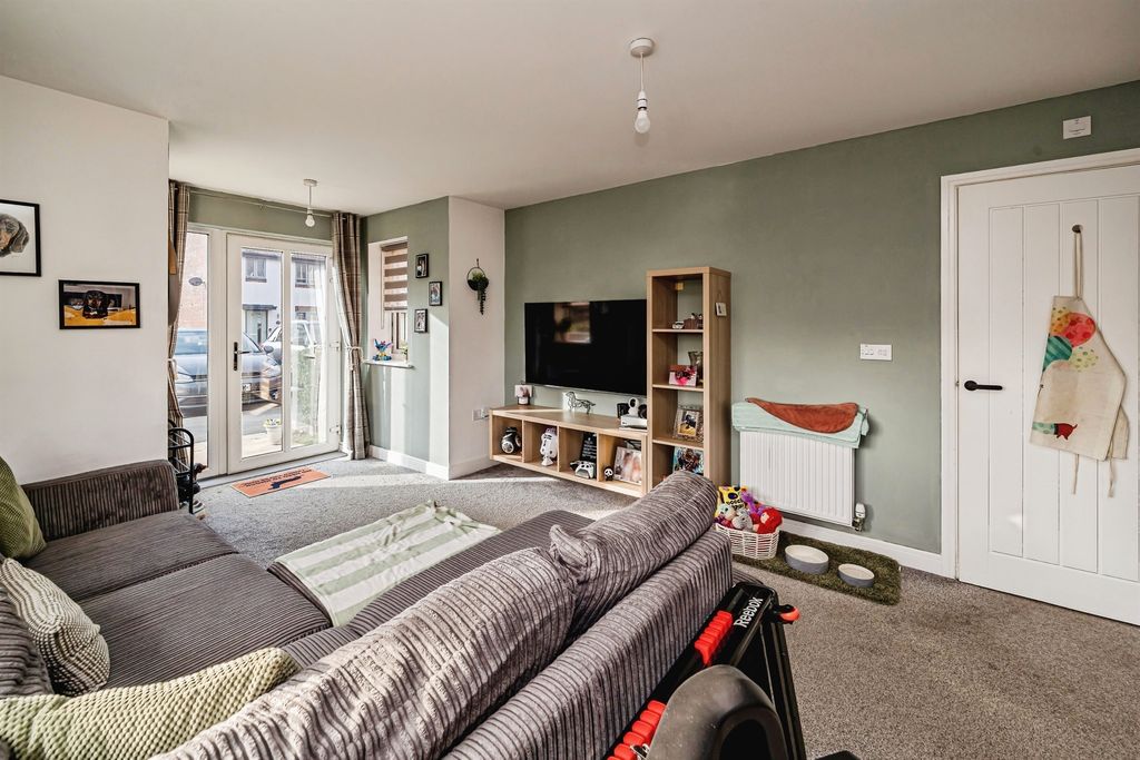 Additional image 3 of 2 bed flat for saleKempster Way, Weston Turville, Aylesbury HP22