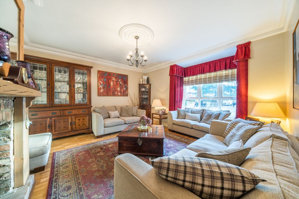 6 bed semi-detached house for saleCrockford Park Road, Addlestone, Surrey KT15