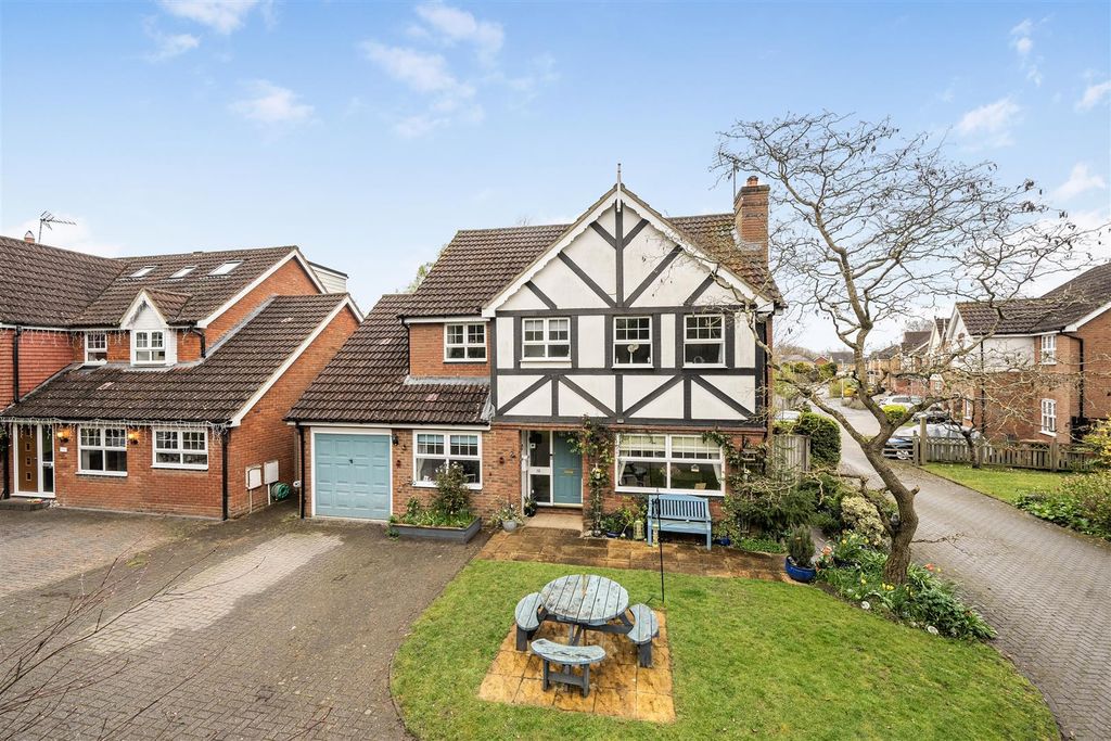 Additional image 29 of 4 bed detached house for saleBarker Close, Arborfield, Berkshire RG2