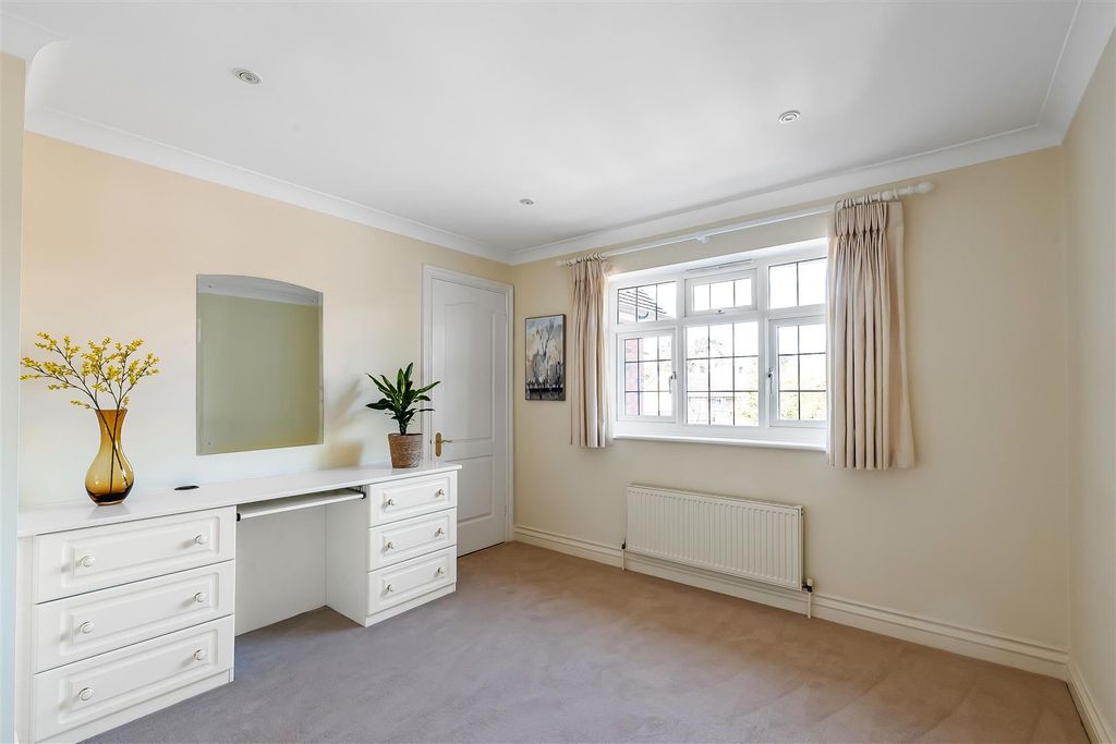 Additional image 15 of 2 bed flat for saleMarlborough Court, The Marld, Ashtead KT21