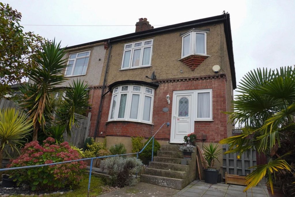 3 bed semi-detached house for saleHeron Hill, Belvedere, Kent DA17