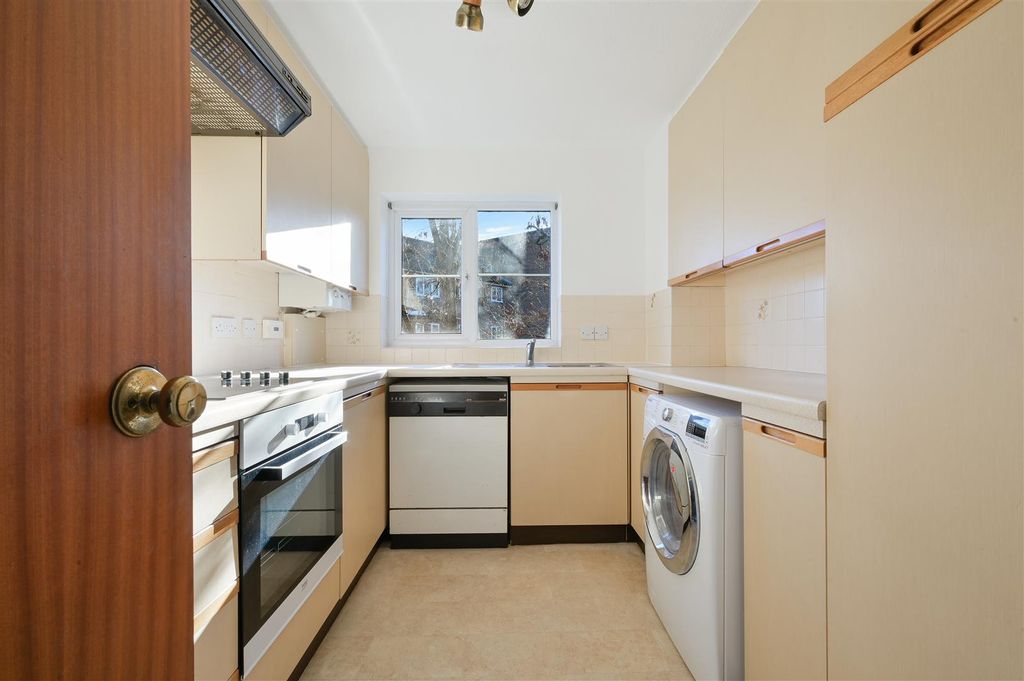 Additional image 6 of 2 bed flat for saleBasing Road, Banstead SM7