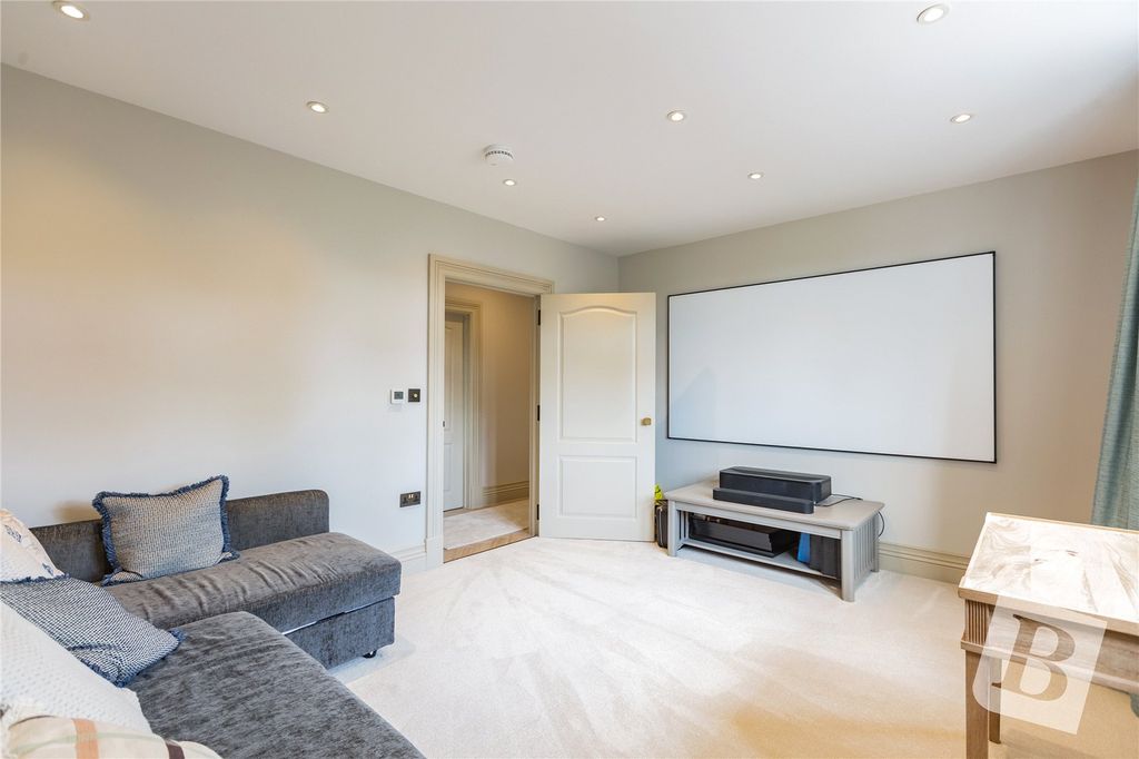 Additional image 13 of 3 bed flat for saleConvent Close, Upminster RM14