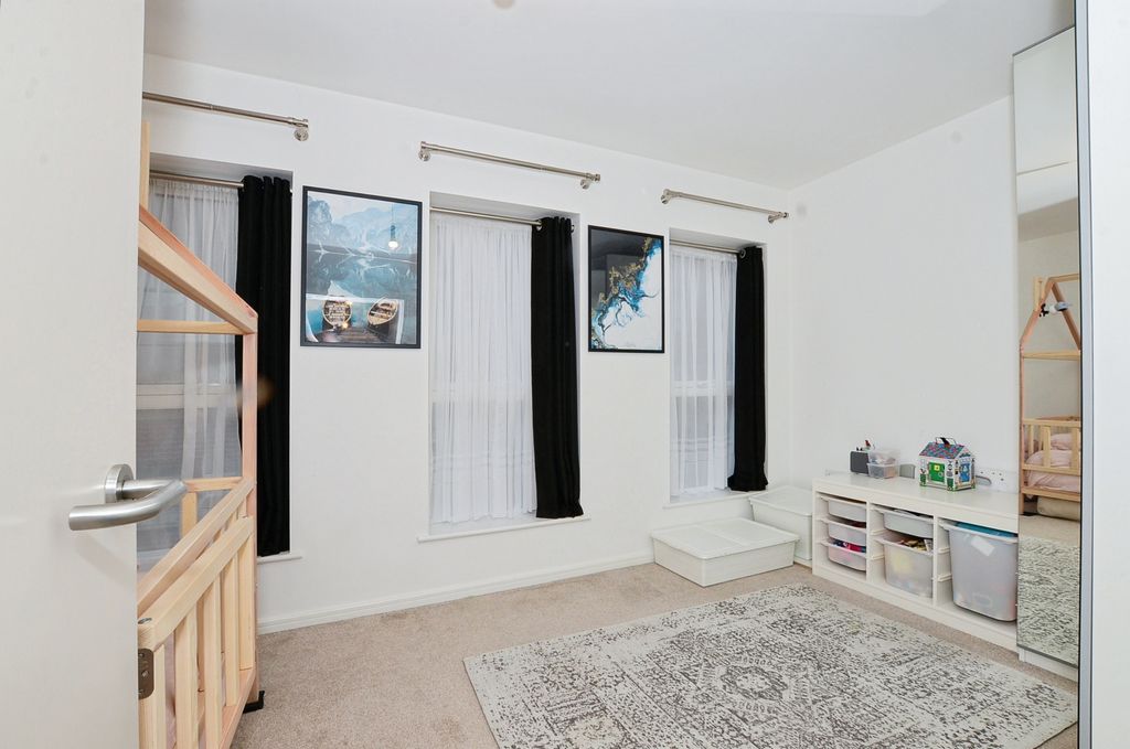 Additional image 6 of 2 bed flat for saleBucknall Place, Watford WD19