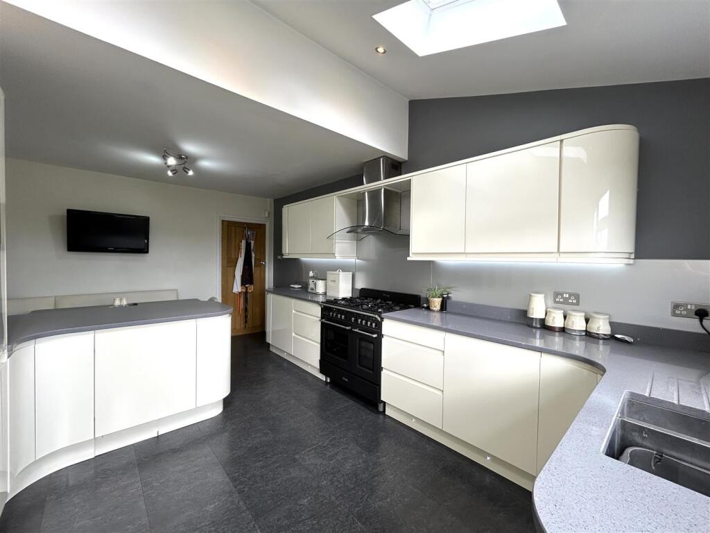 Additional image 9 of Carol Crescent, Halesowen