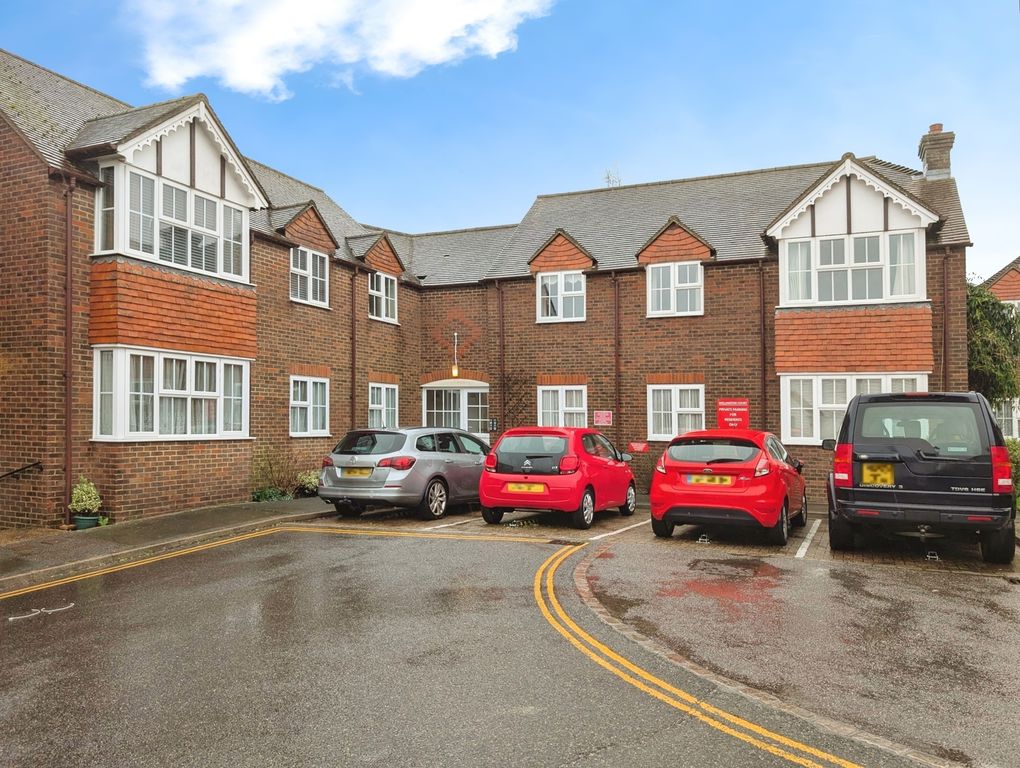 2 bed flat for saleRue De Bayeux, Battle, East Sussex TN33