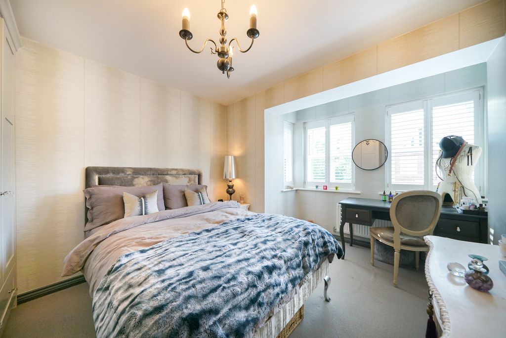 Additional image 12 of 4 bed detached house for saleElizabeth II Avenue, Berkhamsted, Hertfordshire HP4