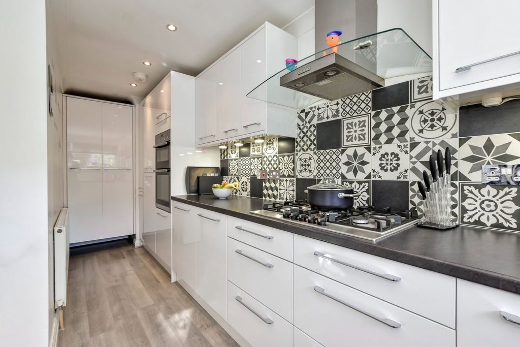 Additional image 3 of 4 bed semi-detached house for salePopes Road, Abbots Langley WD5