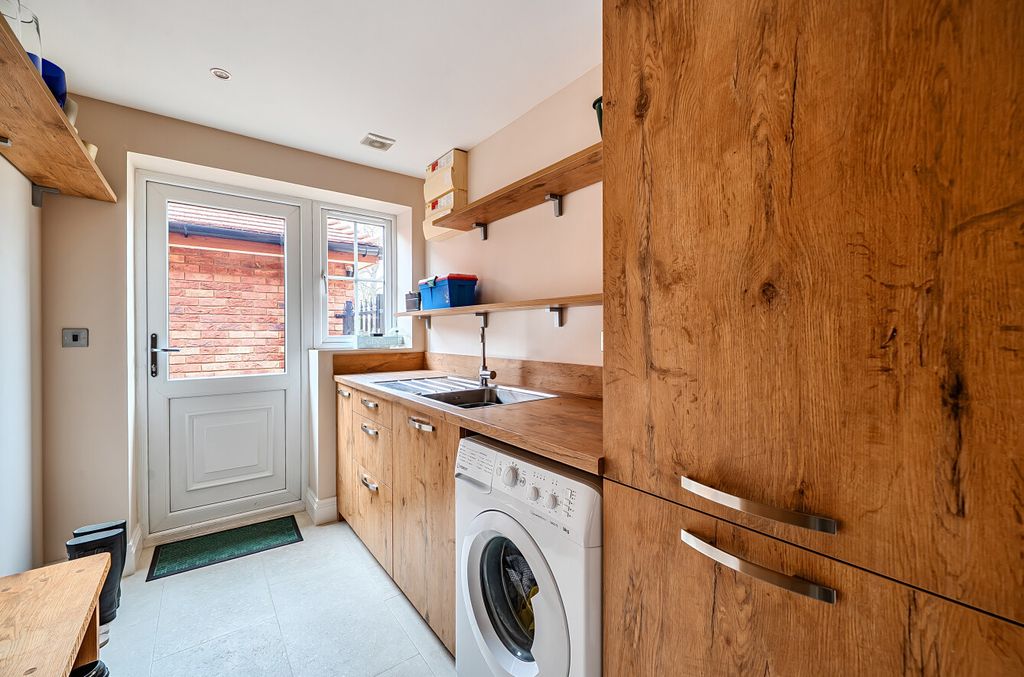 Additional image 9 of 5 bed detached house for saleChurch Lane, Arborfield, Berkshire RG2