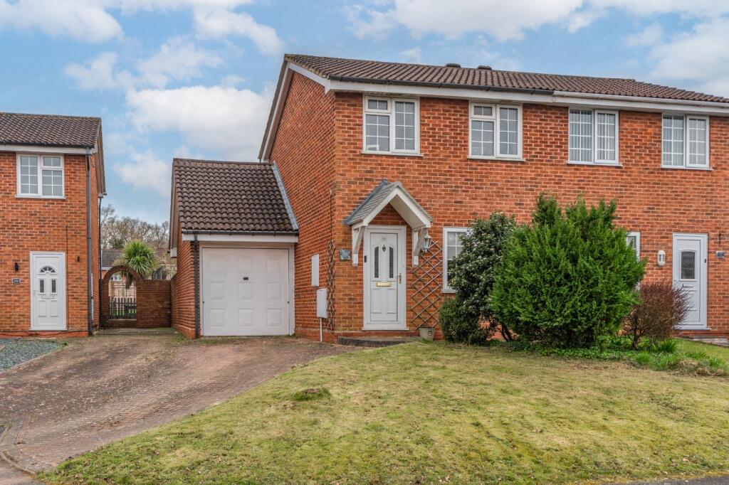 Stoneleigh Close, Oakenshaw South, Redditch, B98