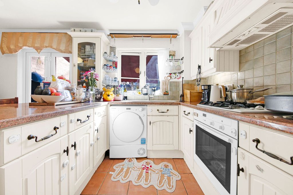 Additional image 6 of 3 bed semi-detached house for saleWaterside Close, Barking IG11