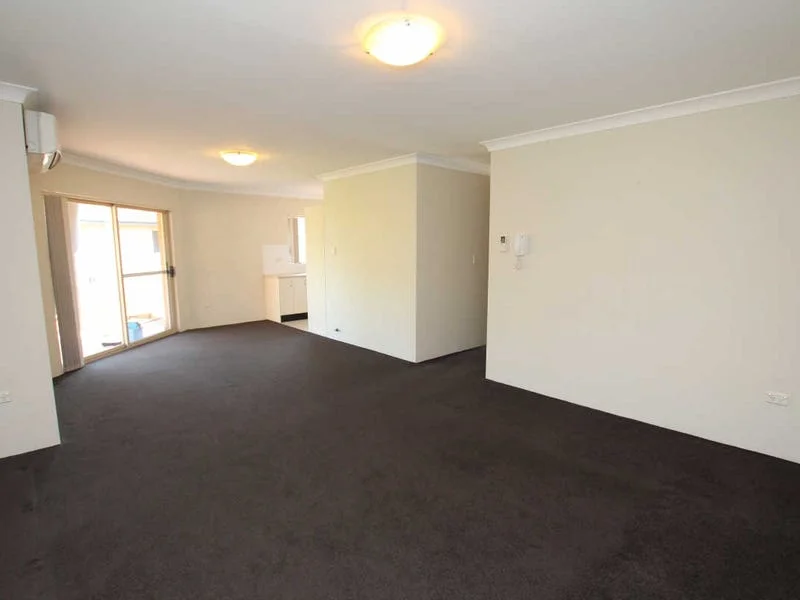 5/30 Memorial Av, Merrylands NSW 2160