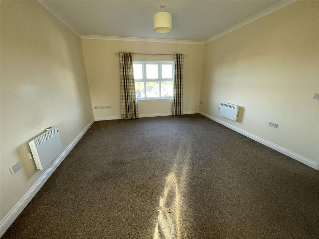 2 bed flat for saleJubilee Close, Crewkerne - Allocated Parking TA18 photo 4